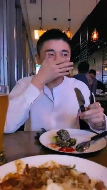 偷拍男朋友吃瓜,意外发现惊人秘密 第2张 偷拍男朋友吃瓜,意外发现惊人秘密 第2张