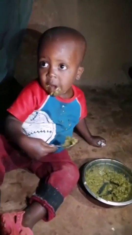 勺子吃老汉瓜视频,一场爆笑的乡村奇遇记  第3张